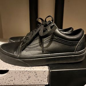 Black low top vans leather